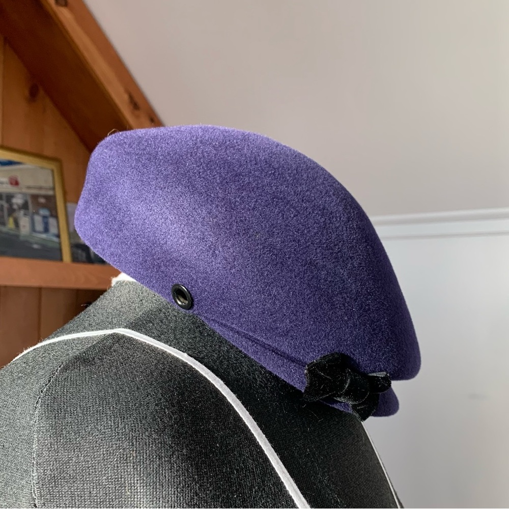 1960’s vintage Moulded wool felt hat by French design house Georgette 🇫🇷